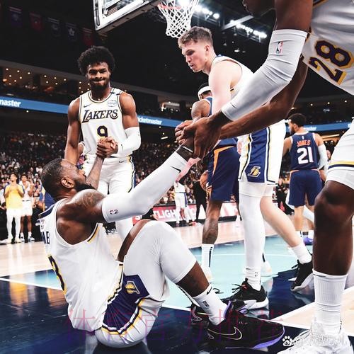 大号两双!萨尔全场15中7,得到19分15篮板1助攻1抢断3盖帽 大号两双!萨尔全场15中7,得到19分15篮板1助攻1抢断3盖帽